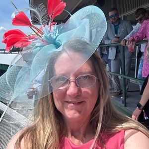 Meet your Posher, Leslie vann